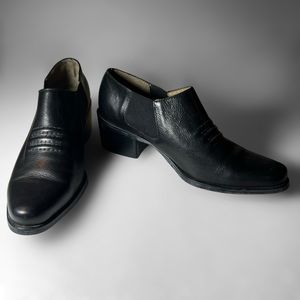 Black Leather Chunky Heel Western Ankle Booties • 1990s Vintage Nicole 8.5